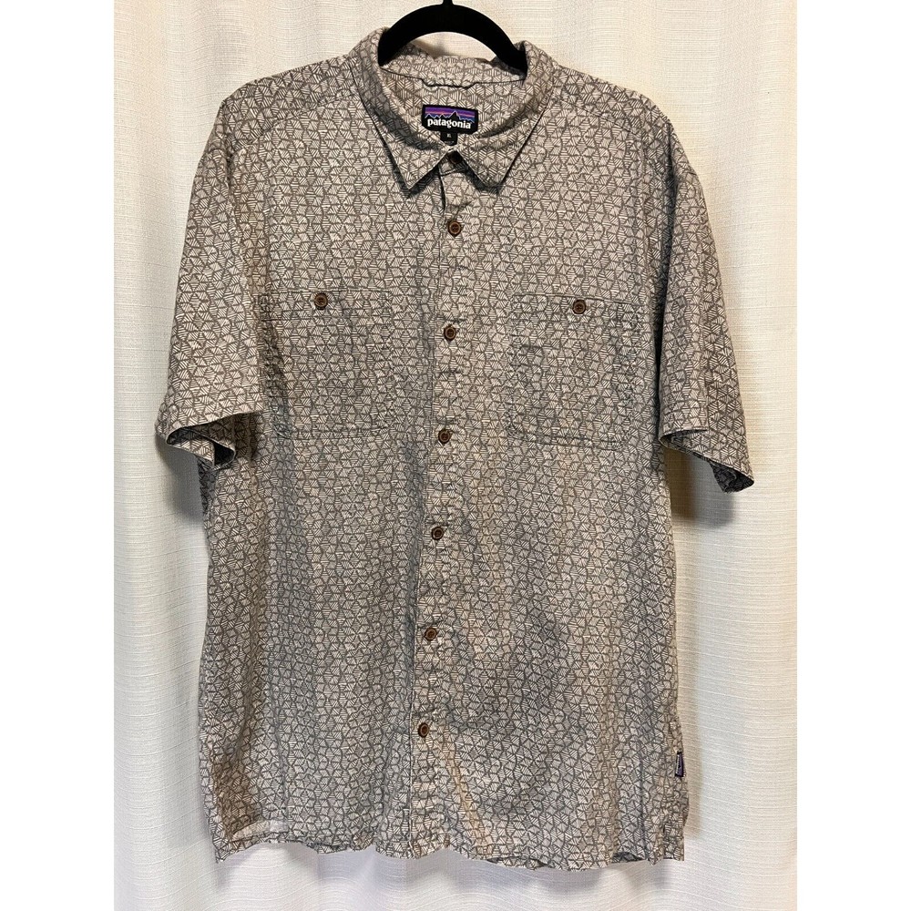 PATAGONIA Mens Size XL Button Geometric Gray Shirt Wooden Buttons Organic Cotton